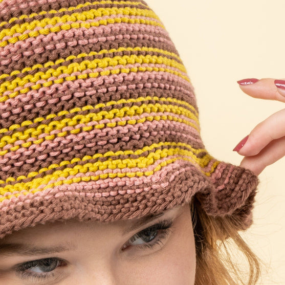 

Sopka - Chapeau seau avec bordure
3