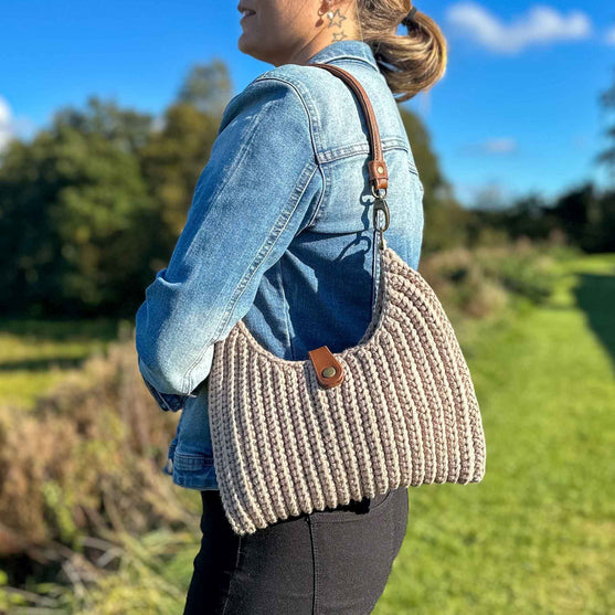 

Amelia - Handbag
4