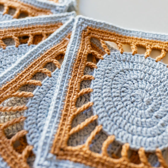 

Egg Stravagant - Table Runner
10