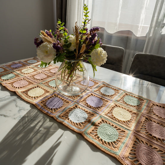 

Egg Stravagant - Table Runner
1
