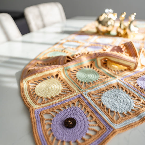 

Egg Stravagant - Table Runner
5