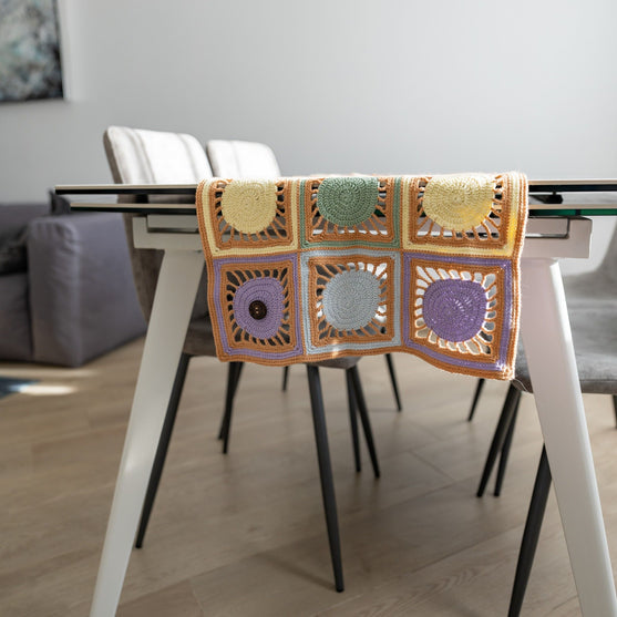 

Egg Stravagant - Table Runner
6