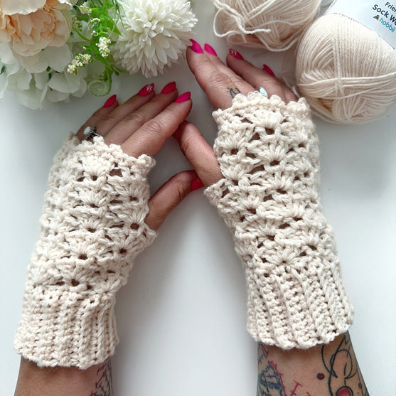 

Icy Thistle - Fingerless Gloves
1