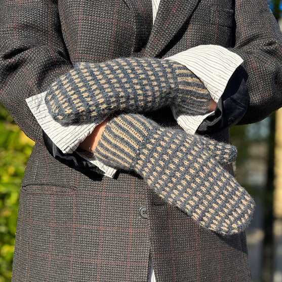 

River Stone - Mittens
6