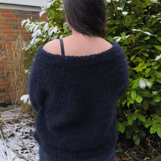 

Suri – Sweater
4