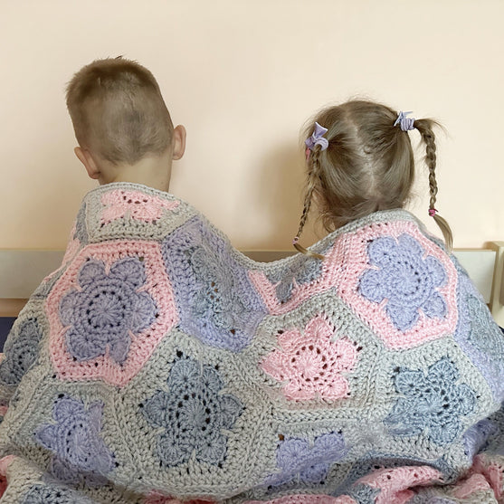 

Cozy Hexi Flower - Blanket
4