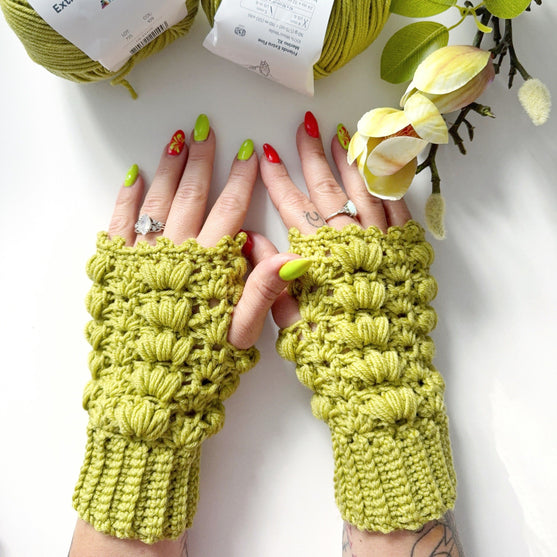 

Amarië - Fingerless Gloves
1