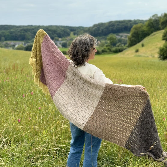 

Suri - Shawl
1