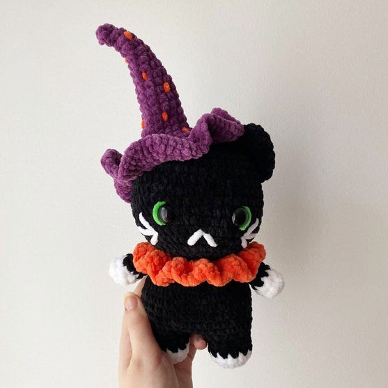 

Willow - Halloween Cat
1