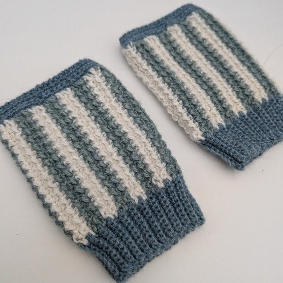 

Snowy Mitts - Fingerless Gloves
1