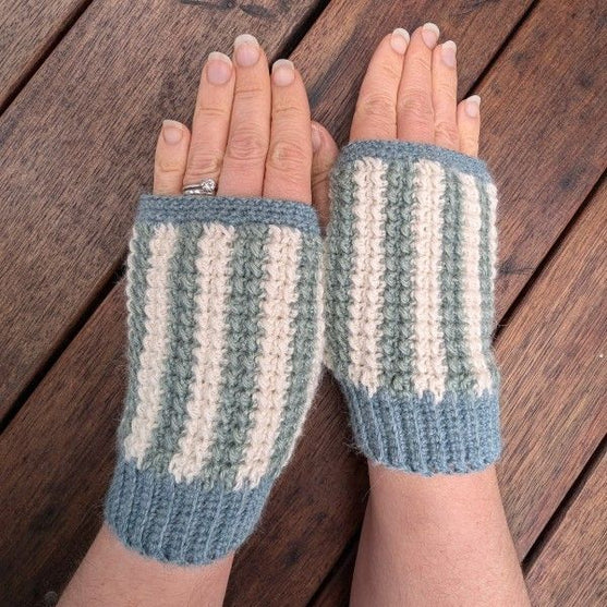 

Snowy Mitts - Fingerless Gloves
3
