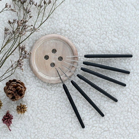 

Steel Crochet Hook With Ergonomic Handle - KnitPro
2