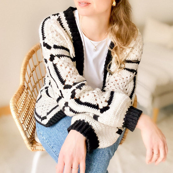 

The Chess Cardigan - Gilet
2