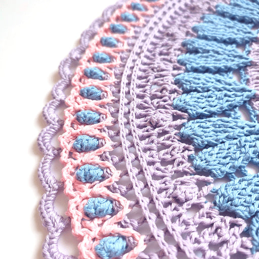 

Gwendolyne - Doily
3