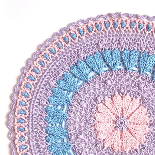 

Gwendolyne - Doily
2