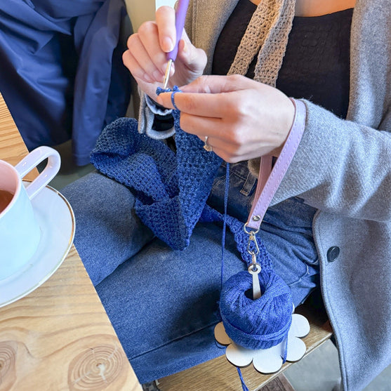 

Wrist Yarn Holder - Hobbii
6